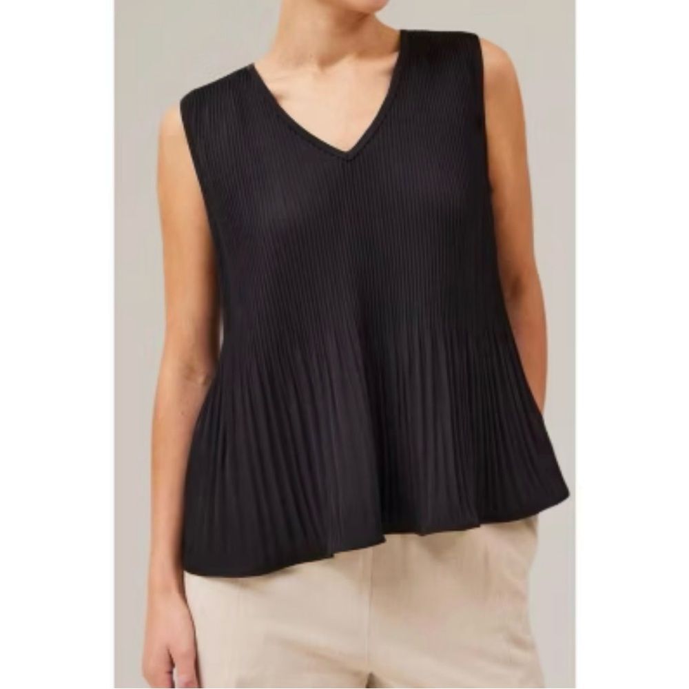 Grade & Gather Sleeveless Pleated Blouse in Black Size M